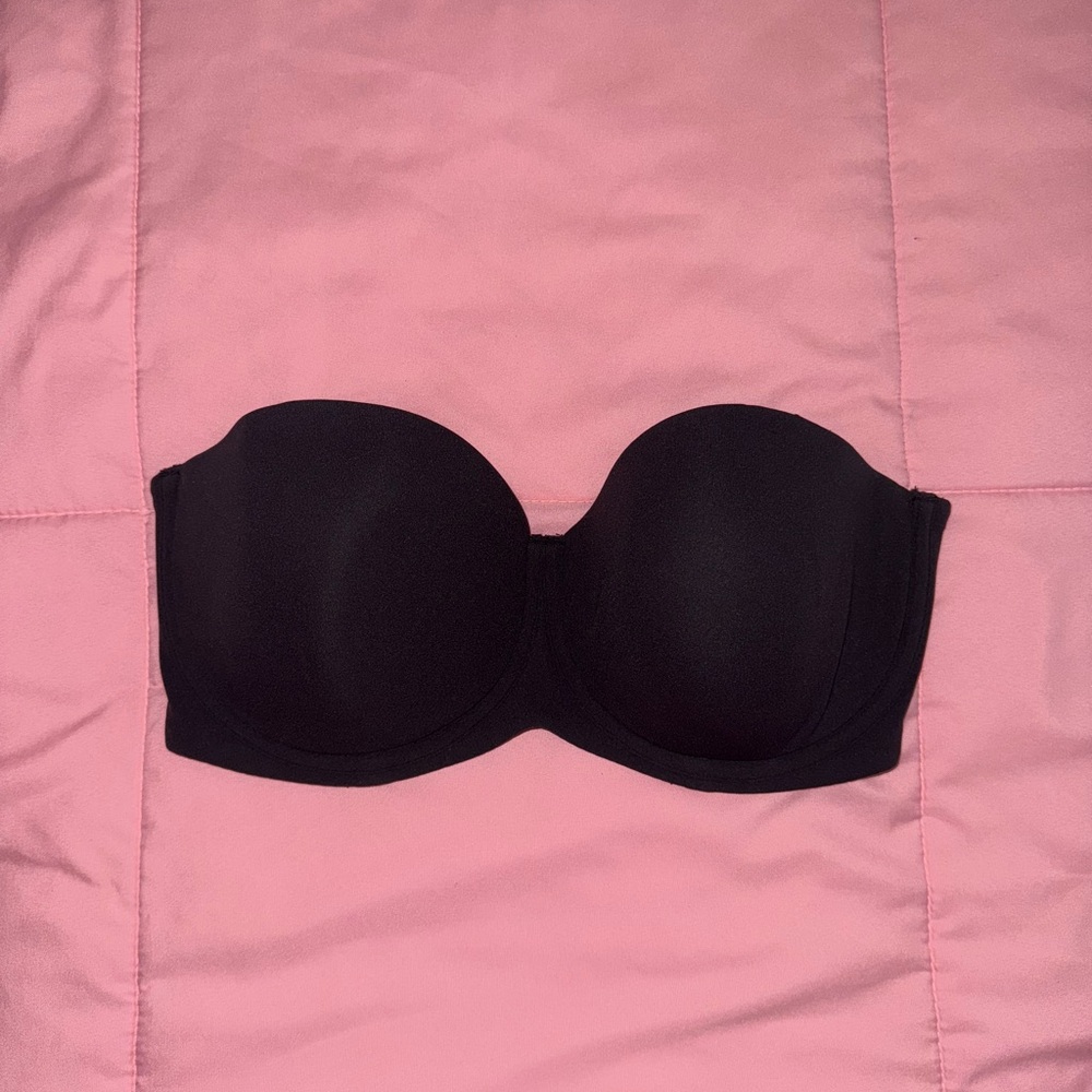 Skims Onyx Strapless Bra